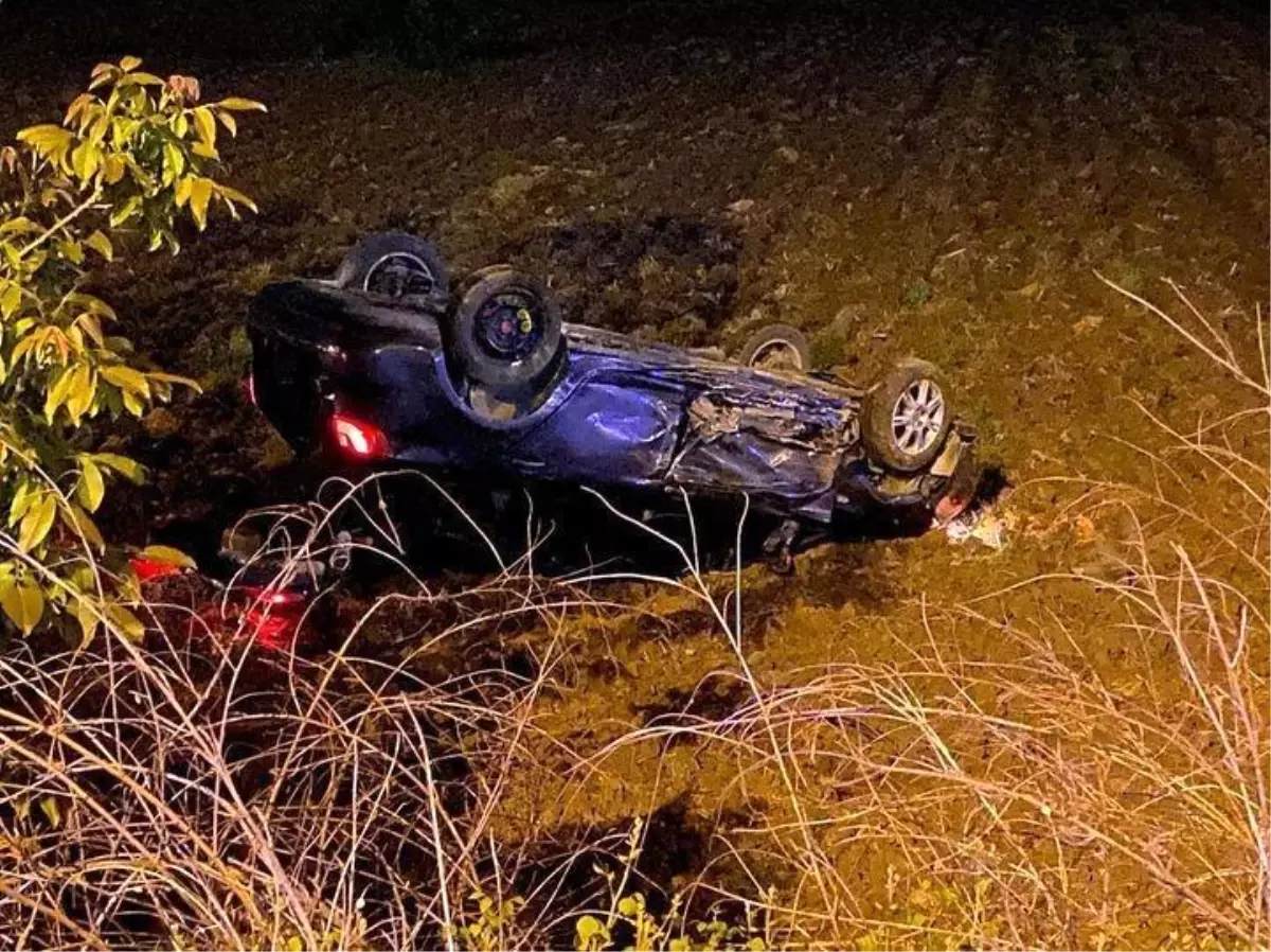 Adapazarı\'nda makas atan araç kaza yaptı, kaçtı