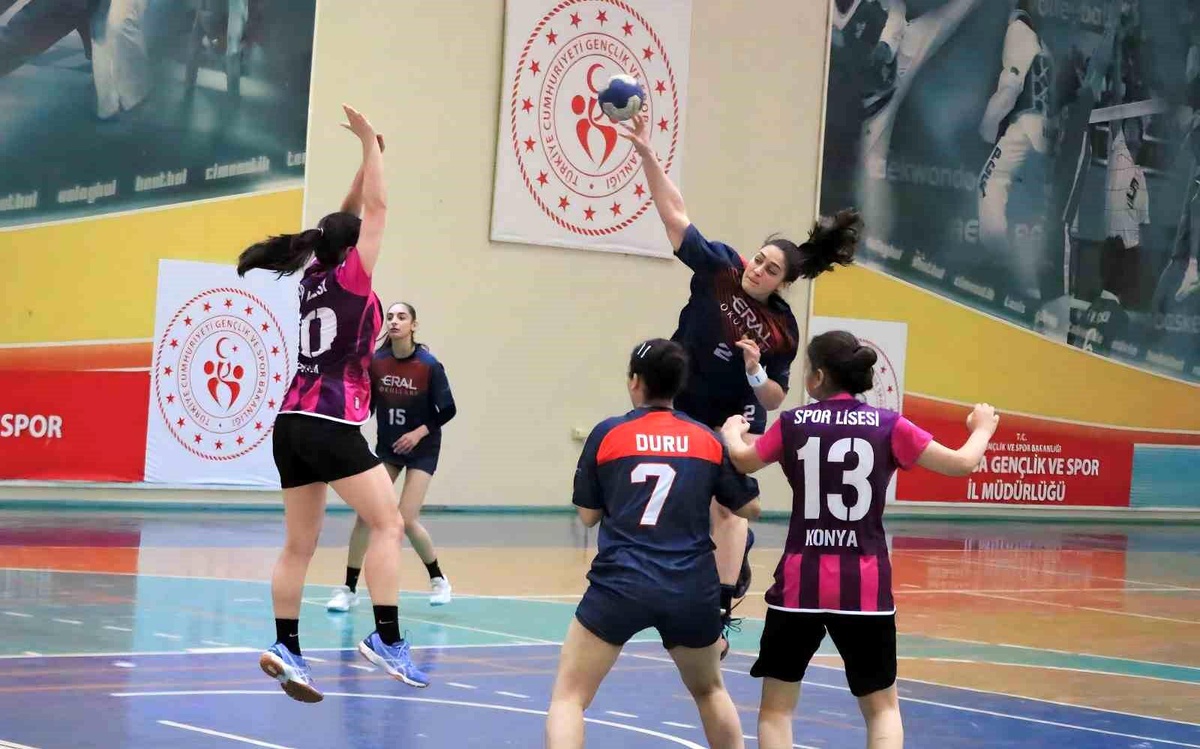 Okul Sporları Gençler Kız ve Erkekler Hentbol Yarı Final Müsabakaları Manisa\'da Yapıldı