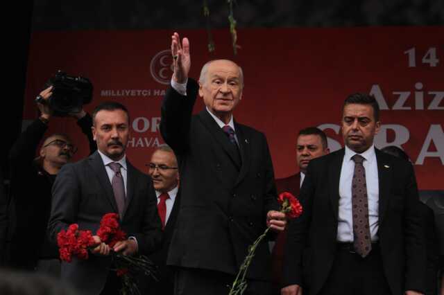 Seçim sürecinde Bahçeli'yi ilk kez böyle gördük! Sesi adeta alanı inletti Seçim sürecinde Bahçeli'yi ilk kez böyle gördük! Sesi adeta alanı inletti
