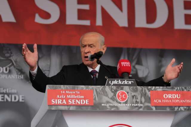 Seçim sürecinde Bahçeli'yi ilk kez böyle gördük! Sesi adeta alanı inletti Seçim sürecinde Bahçeli'yi ilk kez böyle gördük! Sesi adeta alanı inletti