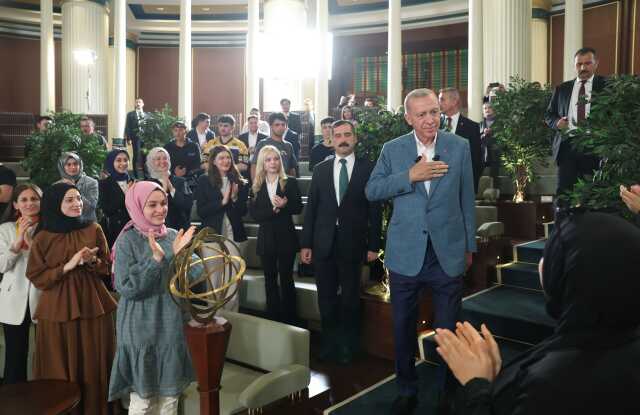 Son Dakika: Cumhurbaşkanı Erdoğan'dan Kızılay sorusuna yanıt: Çadır satması beni üzdü, bu yanlışın düzelmesi lazım Son Dakika: Cumhurbaşkanı Erdoğan'dan Kızılay sorusuna yanıt: Çadır satması beni üzdü, bu yanlışın düzelmesi lazım
