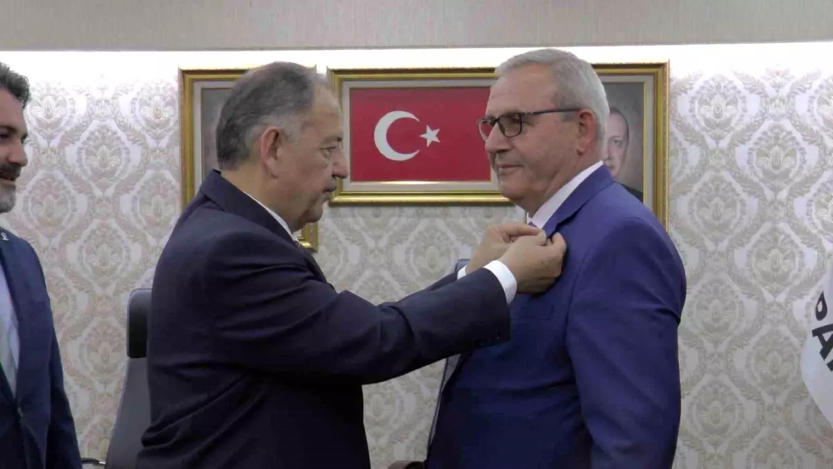 TDP Kayseri İl Başkanı ve Yönetim Kurulu Üyeleri AK Parti\'ye Katıldı