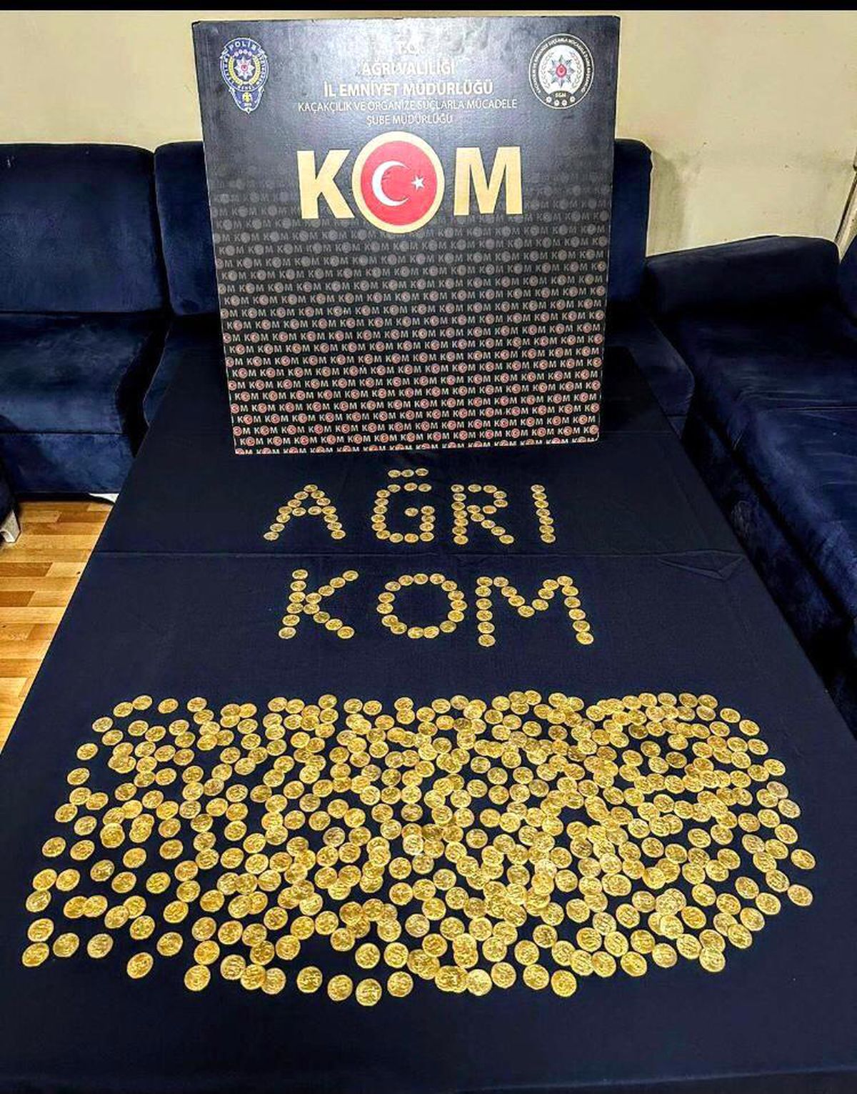 Ağrı\'da Bizans dönemi figürü bulunan tarihi eser niteliğinde 562 sikke bulundu