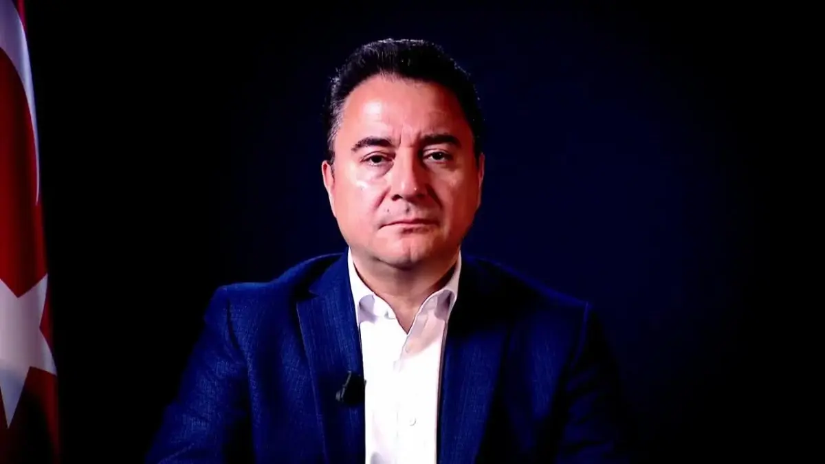Ali Babacan\'dan AKP Seçmenine: "Sizi Korkutanı Değil, Çok Daha Güzel Günler Sözünü Vadedeni, Öfkeyi Değil Sevgiyi, Tek Aklı Değil Ortak Aklı Seçin"
