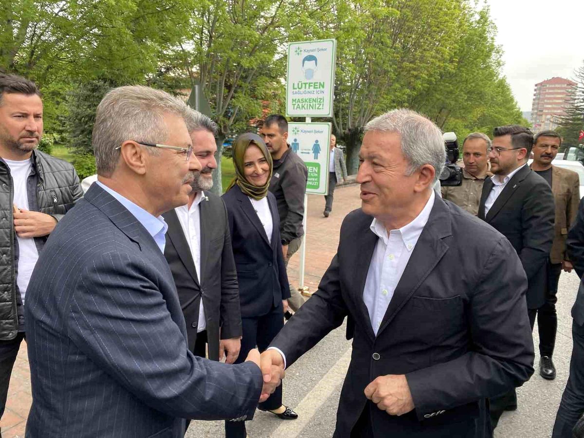 Milli Savunma Bakanı Hulusi Akar Kayseri Şeker\'i ziyaret etti