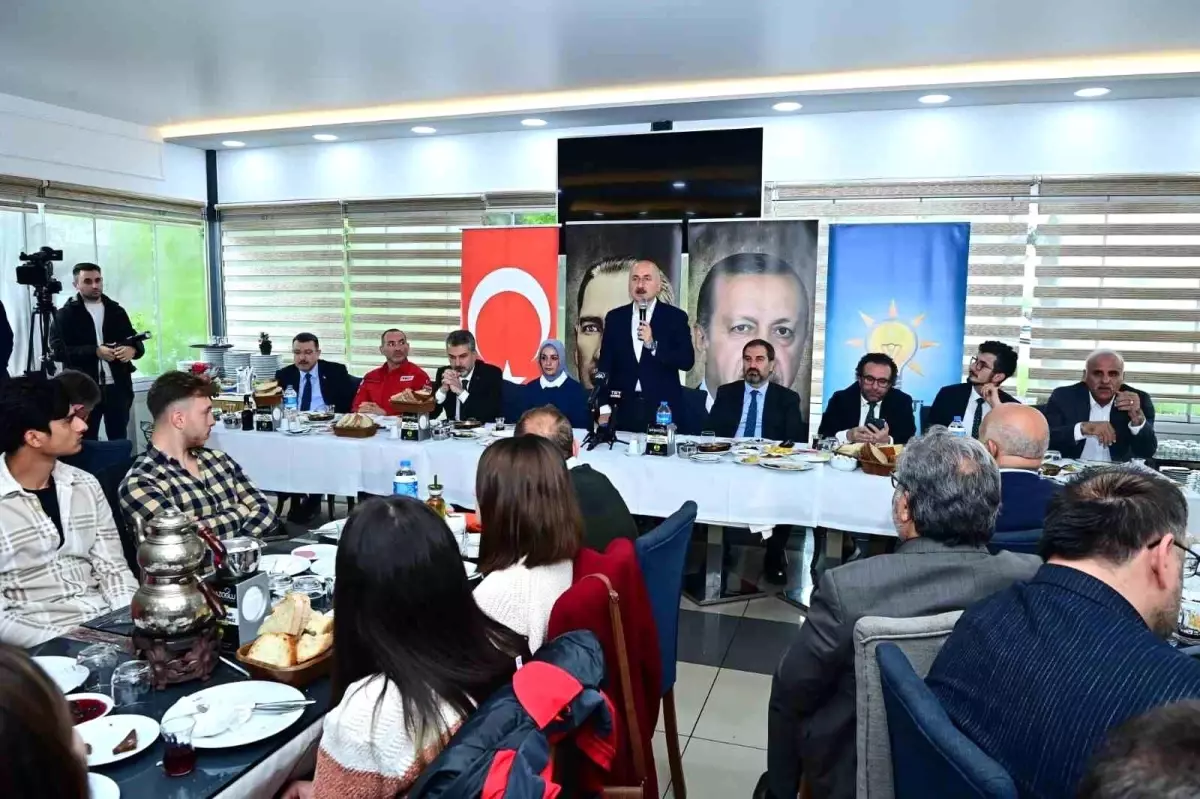 Bakan Karaismailoğlu: "Bir taraftan yüzyılın afeti ile mücadele ettik, bir taraftan projelerimizi bitirdik"