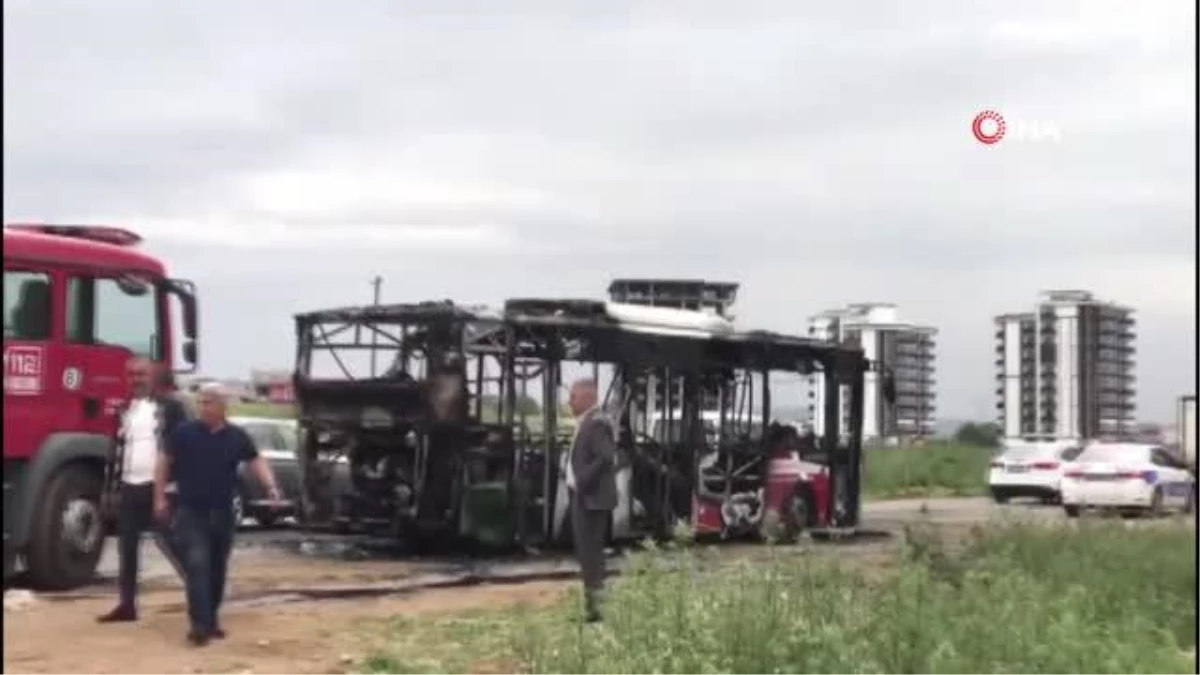 Batman\'da seyir halindeki belediye otobüsü yandı