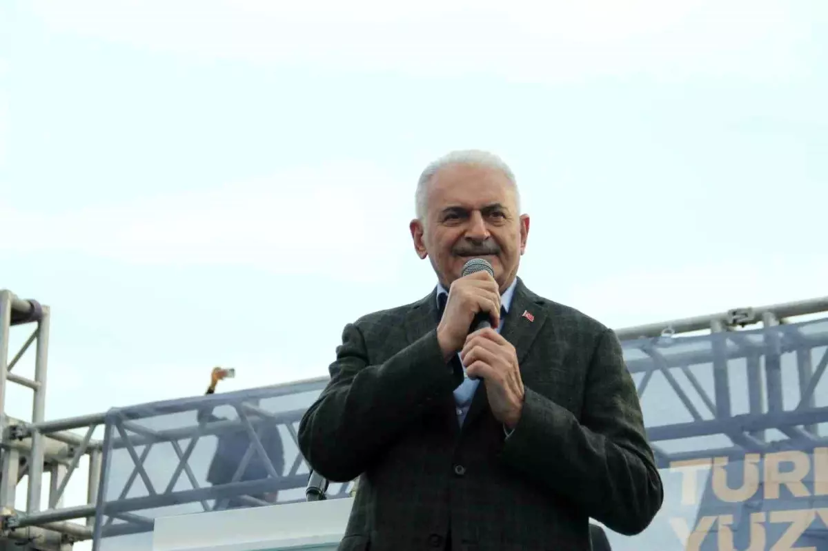 AK Parti Genel Başkanvekili Binali Yıldırım İzmir\'de seçim mitingi yaptı