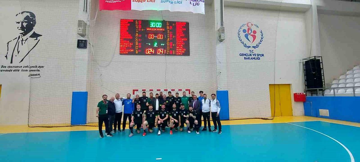 Sakarya Büyükşehir Belediyesi Hentbol Takımı Mihalıcçık Spor Kulübü\'nü mağlup etti