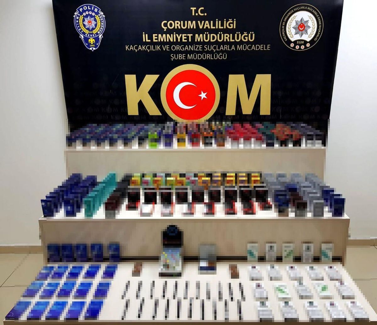 Çorum\'da Kaçak Sigara ve Cinsel İçerikli Ürün Operasyonu