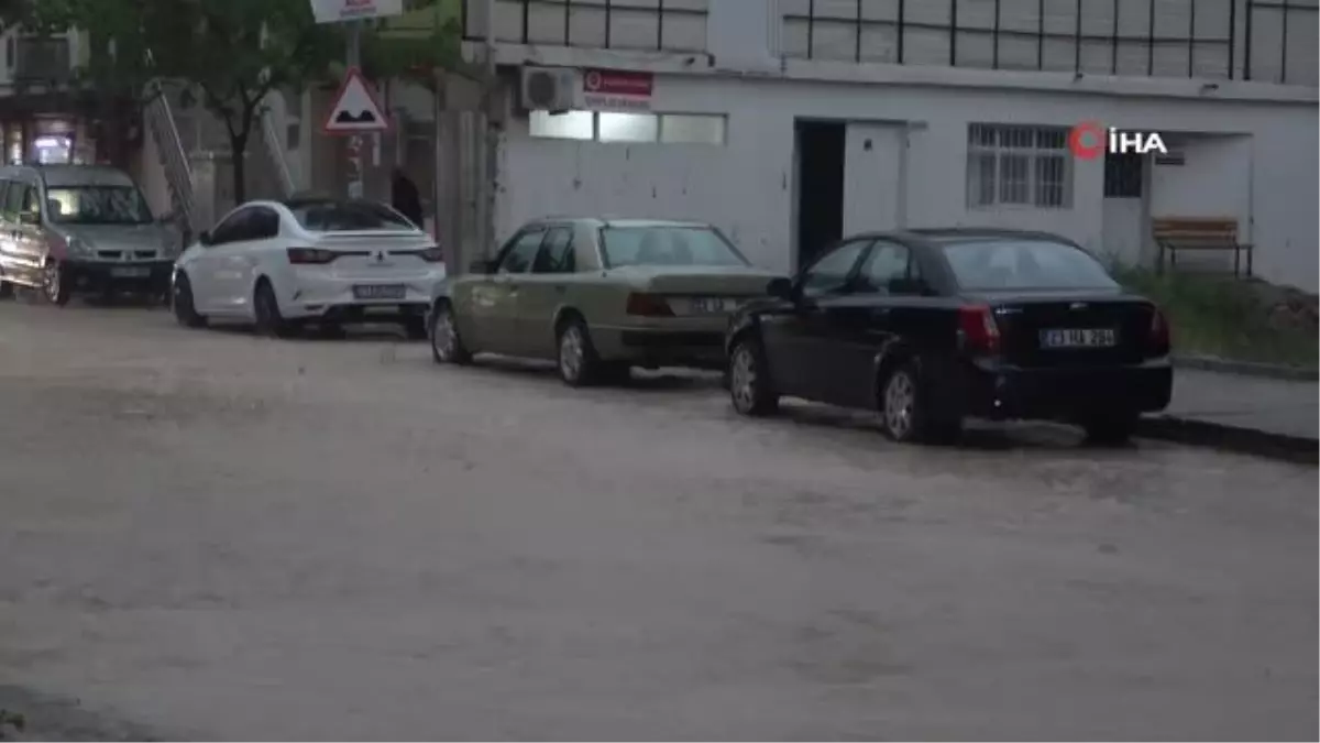 Elazığ\'da sağanak etkili oldu yollar göle döndü