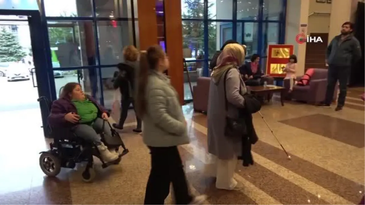 Engeller tiyatro ile aşıldı, mutluluk yüzlerden okundu