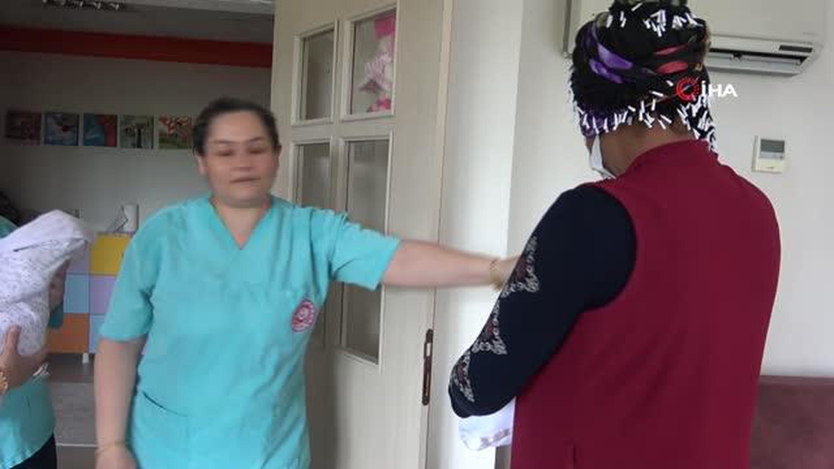 Enkaz altında dünyaya gelen ikiz bebekler 96 gün sonra ailesine kavuştu