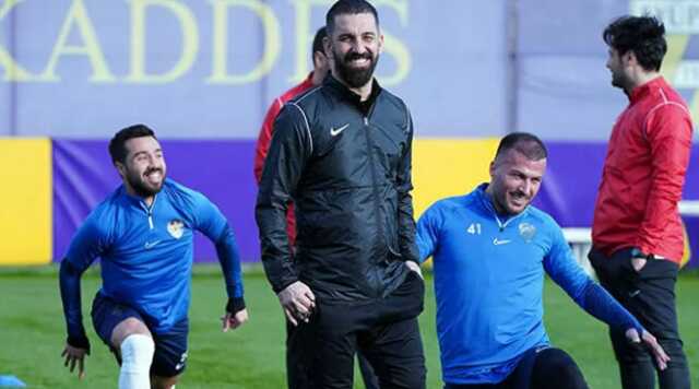 Eyüpspor Teknik Direktörü Arda Turan, 'Türk Futboluna Katkı' ödülüne layık görüldü