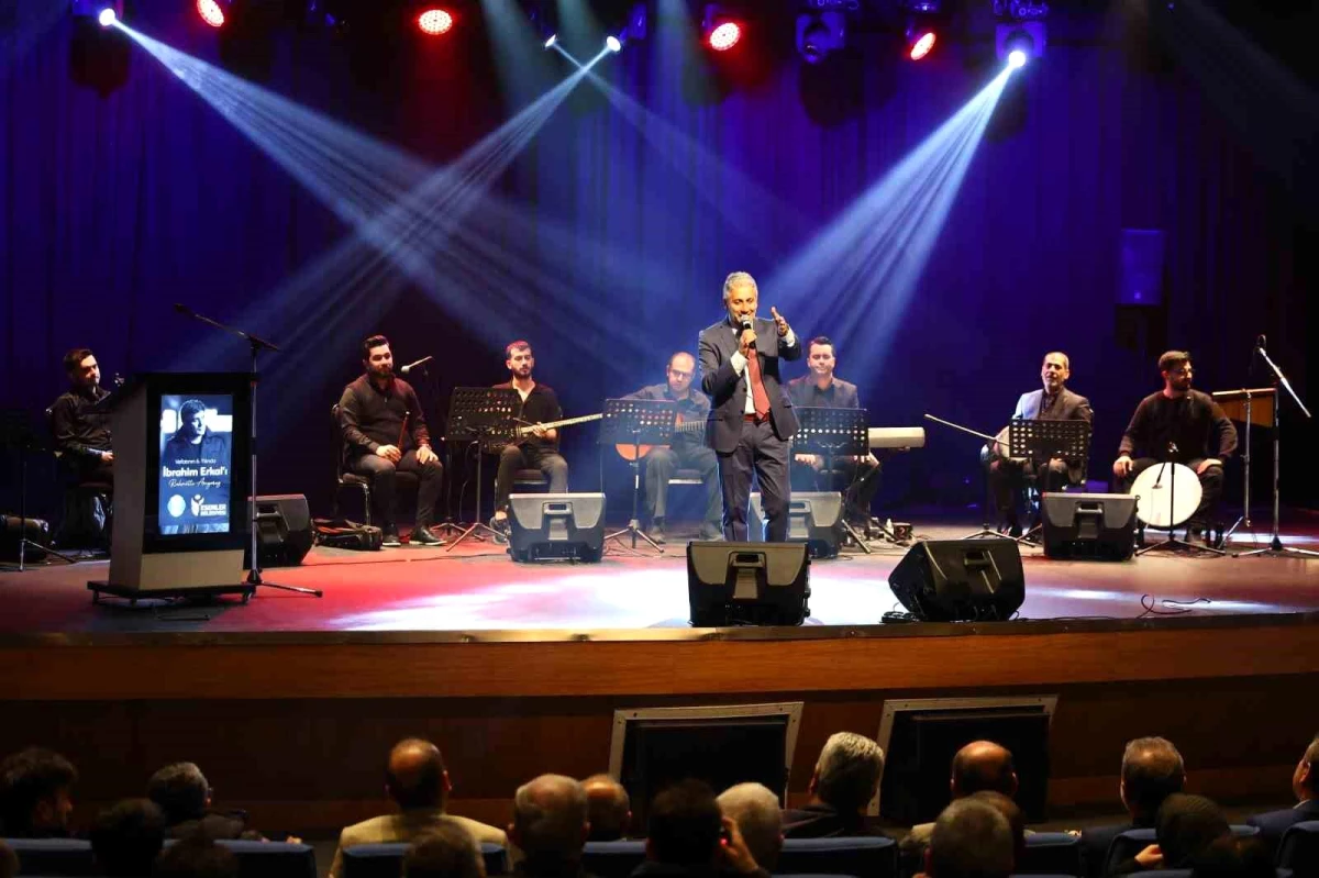 İbrahim Erkal, Esenler Belediyesi tarafından düzenlenen konserle anıldı
