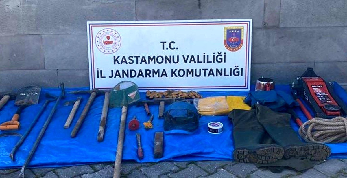 Kastamonu\'da İzinsiz Kazı Yapan 3 Şahıs Suçüstü Yakalandı