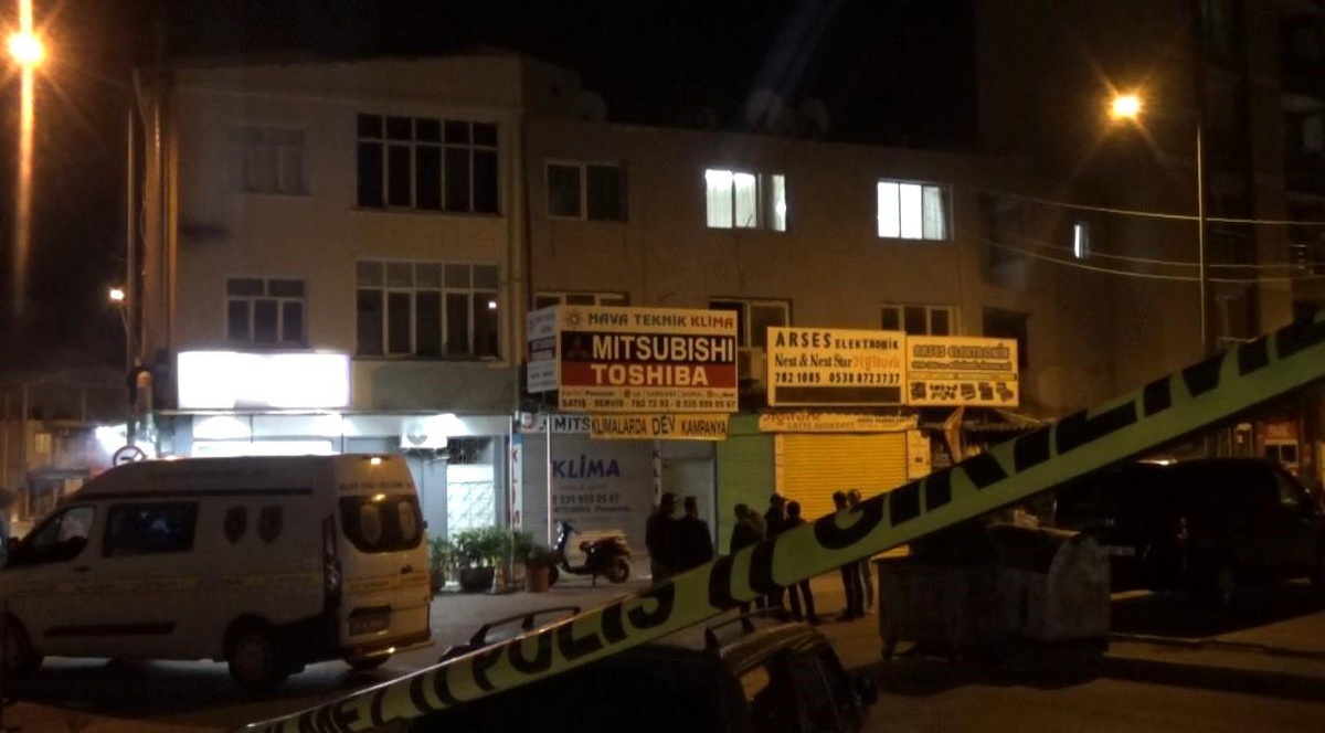 İzmir\'de Kahvehanede Silahlı Kavga: 5 Ölü, 2 Yaralı