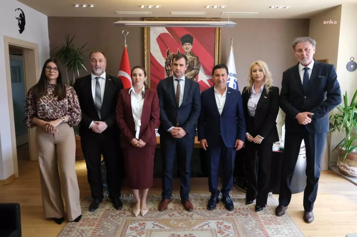 Karadağ heyeti Bodrum Belediye Başkanı Ahmet Aras ile görüştü
