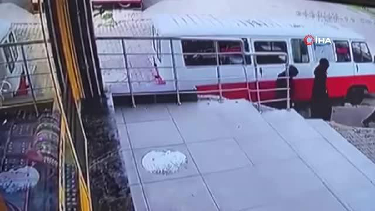 Adana\'da kadın kılığına giren 3 şüpheli kuyumcu soygunu yapmak istedi