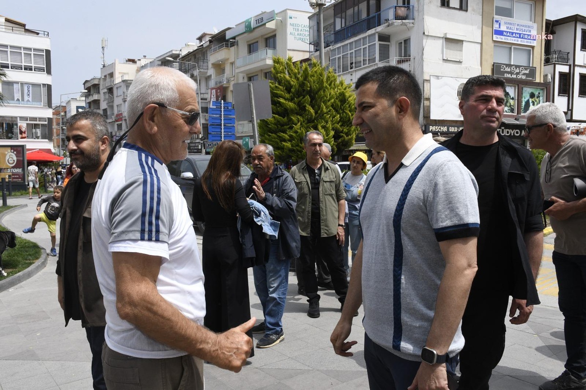 Kuşadası Belediye Başkanı Kent Meydanı\'nın Yapımı Sürecinde Esnafla İş Birliği Yaptı