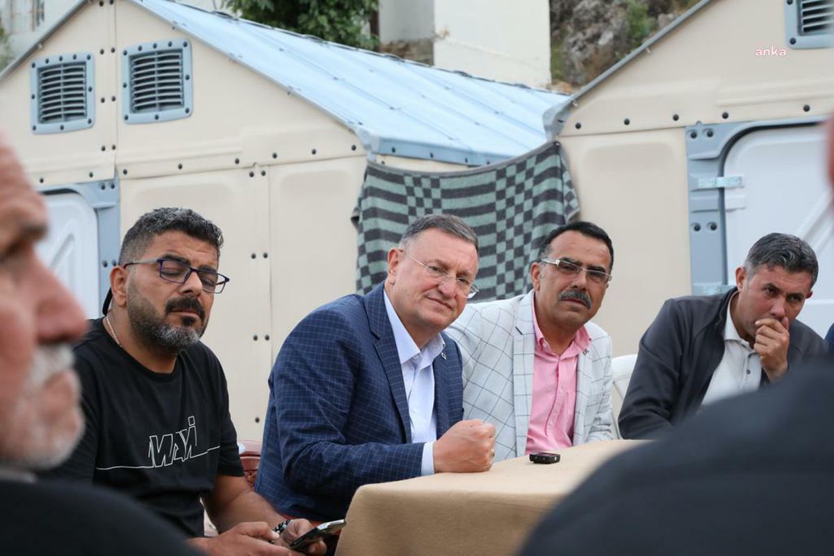 HBB Başkanı Savaş: \'Kemal Kılıçdaroğlu, evi yıkılan herkese hiç para almadan bir tane ev verecek\'