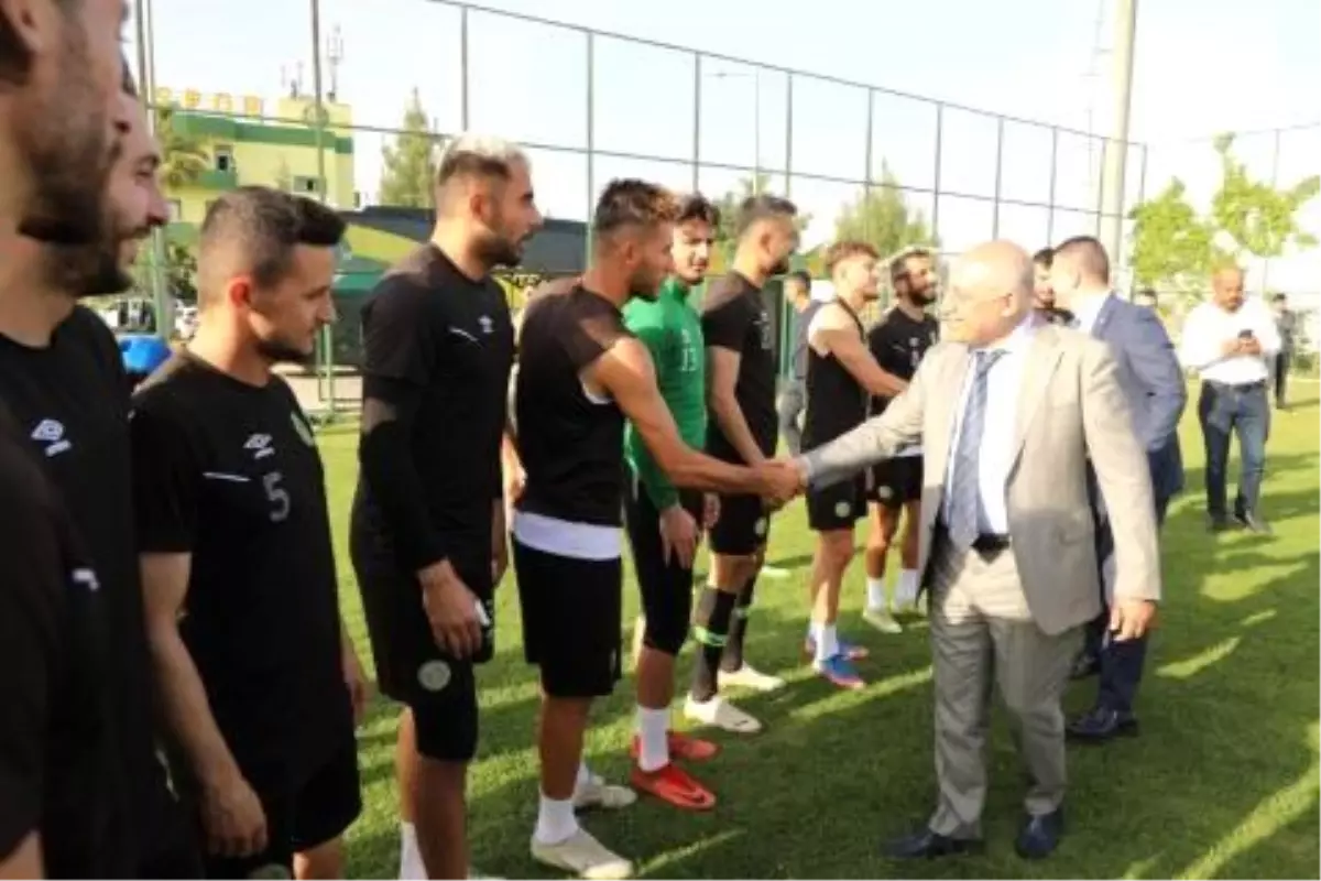 TFF Başkanı Mehmet Büyükekşi Şanlıurfaspor\'u ziyaret etti