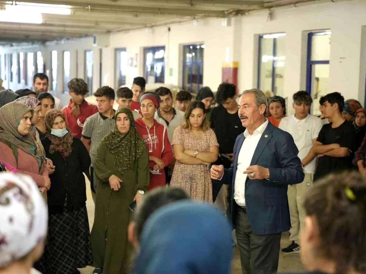 AK Parti Milletvekili Şahin Tin, Denizliyi Gezerek Çalışmalarını Anlatıyor