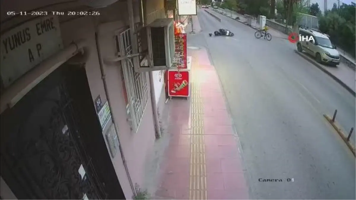 Motosikletli genç bisikletli çocuğa çarpmamak için kendini feda etti