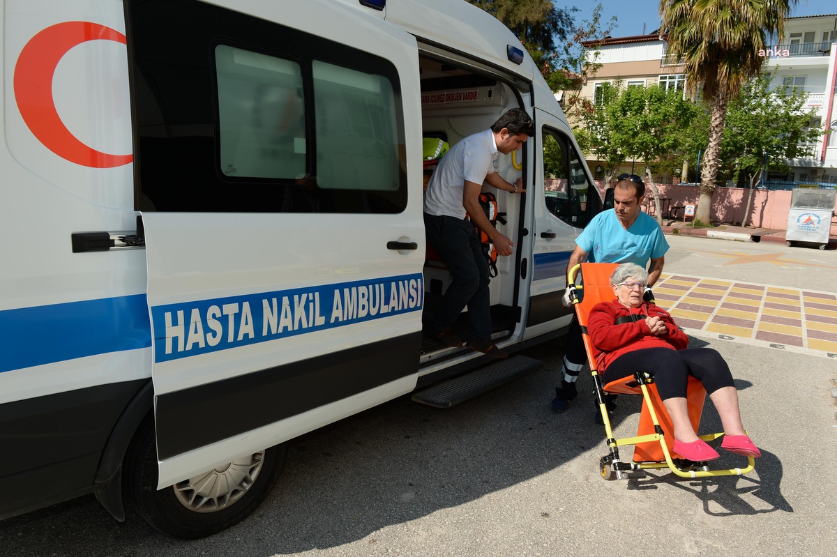 Antalya\'da \'Demokrasi Otobüsü\' projesi hayata geçirildi