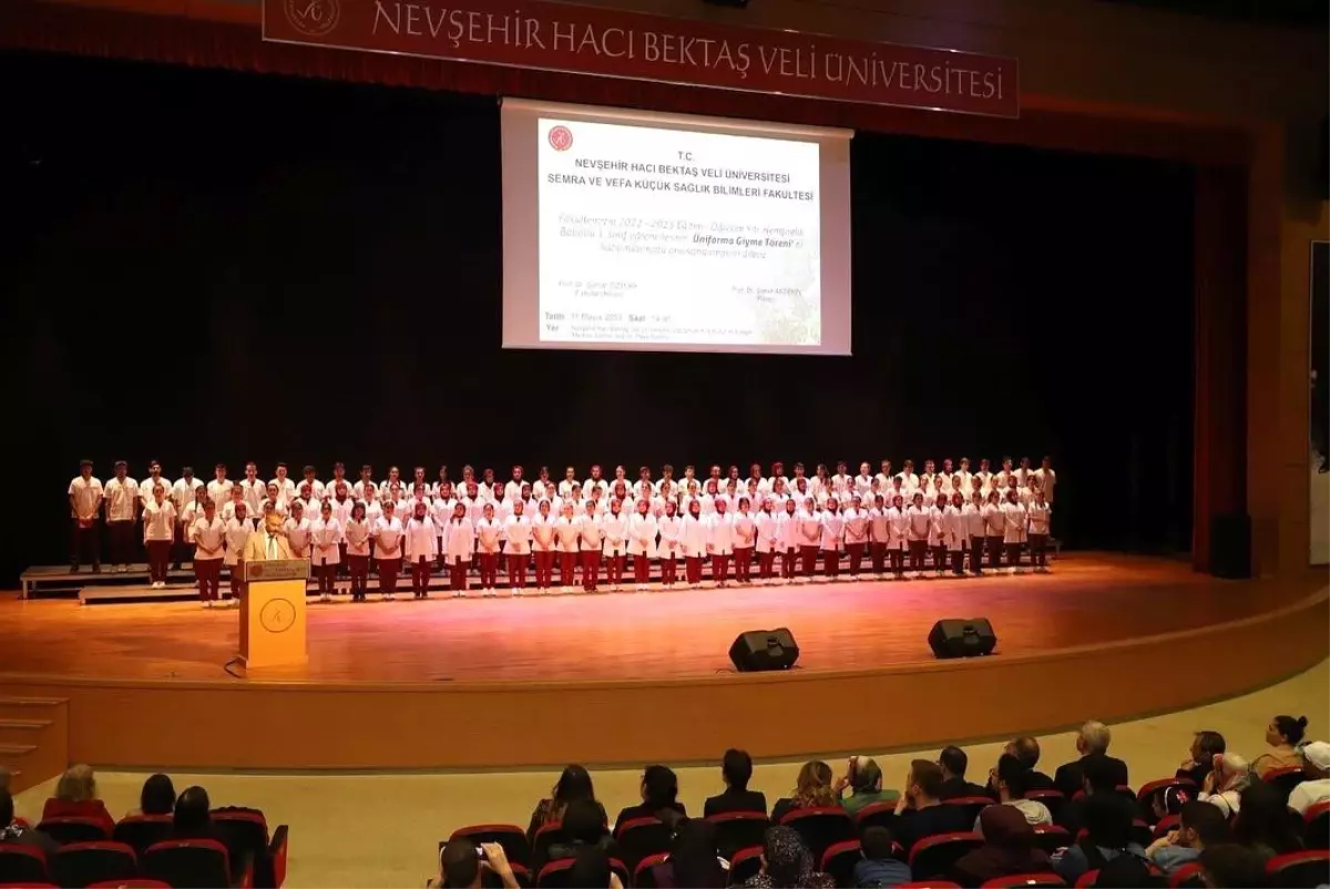NEVÜ Hemşirelik Bölümü Öğrencileri Üniformalarını Giydi
