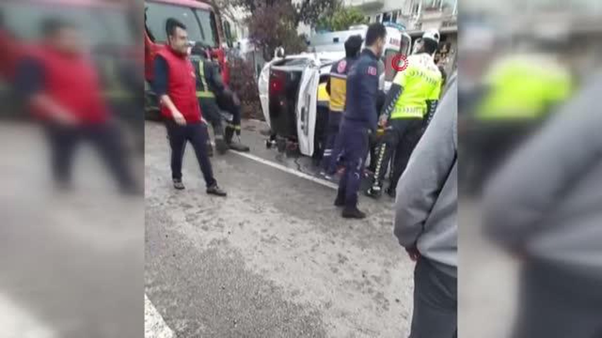 Bursa\'da Okul Yolunda Feci Kaza: 2 Çocuk ve Anne Yaralandı