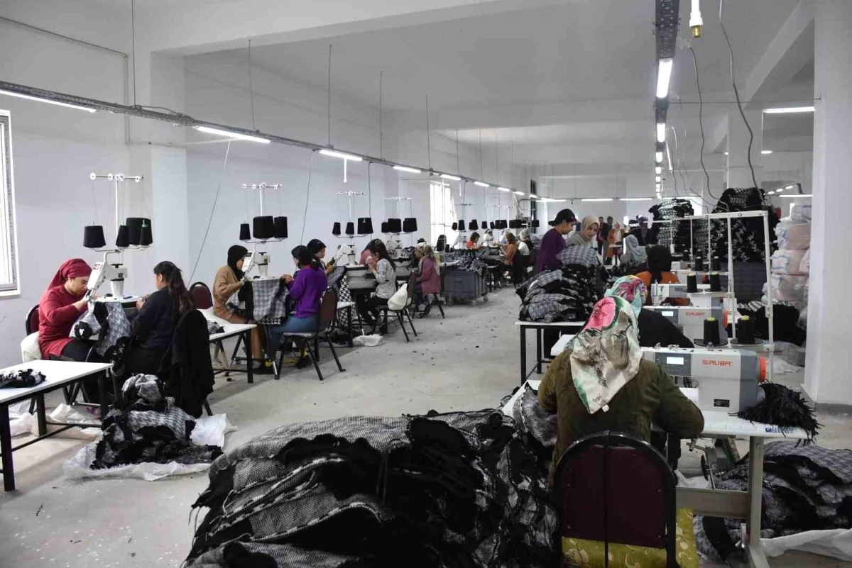 Siirt Belediyesi, 240 kişiye iş imkanı sağlayan tekstil atölyesini hizmete açtı
