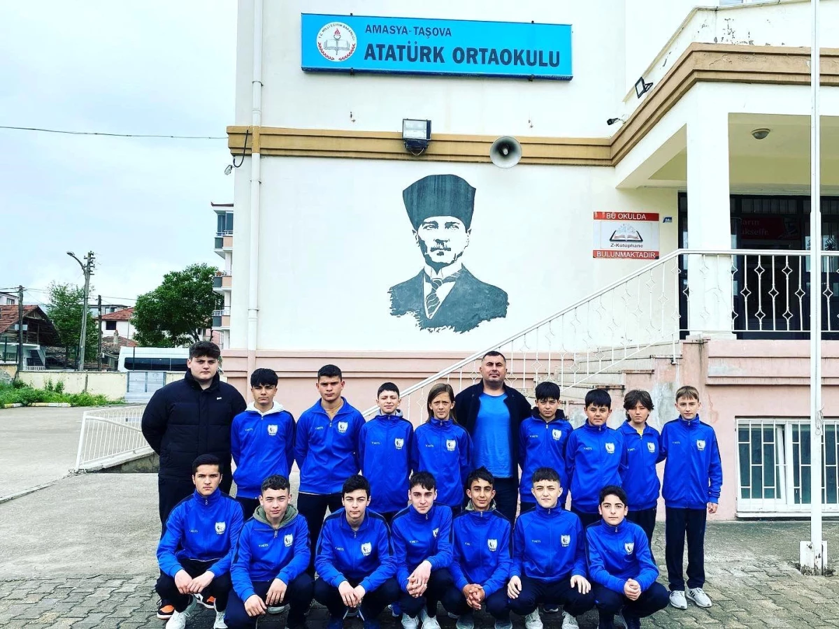 Amasya Taşova Atatürk Ortaokulu öğrencileri atletizm yarışmalarında başarılı oldu