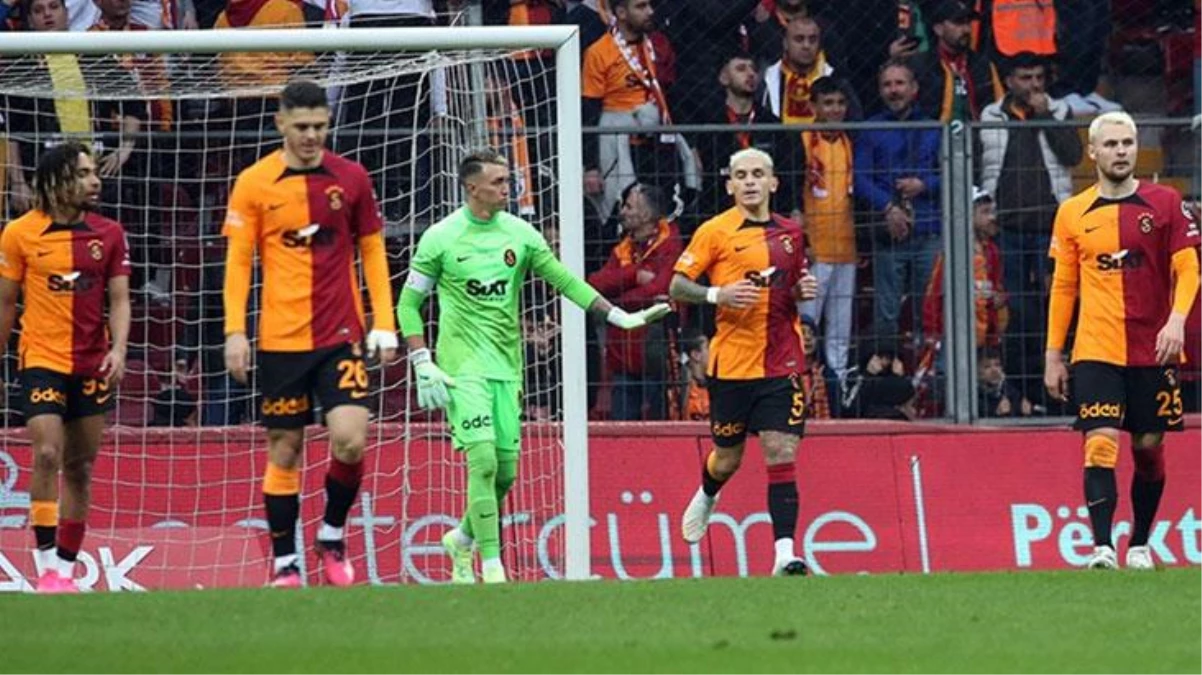 Yeni sezonda kalacak isimler belirlendi! Galatasaray\'da 5 futbolcuyla yollar ayrılıyor