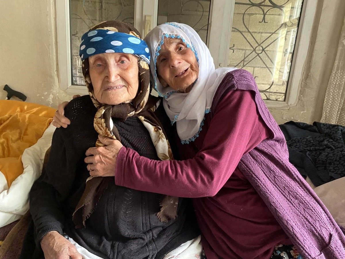 105 yaşındaki anne depremden ayrı düştüğü kızına 3 ay sonra kavuştu