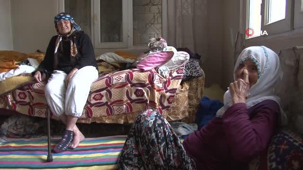 105 yaşındaki Fatma nine ve 80 yaşındaki kızının duygu dolu konuşmaları