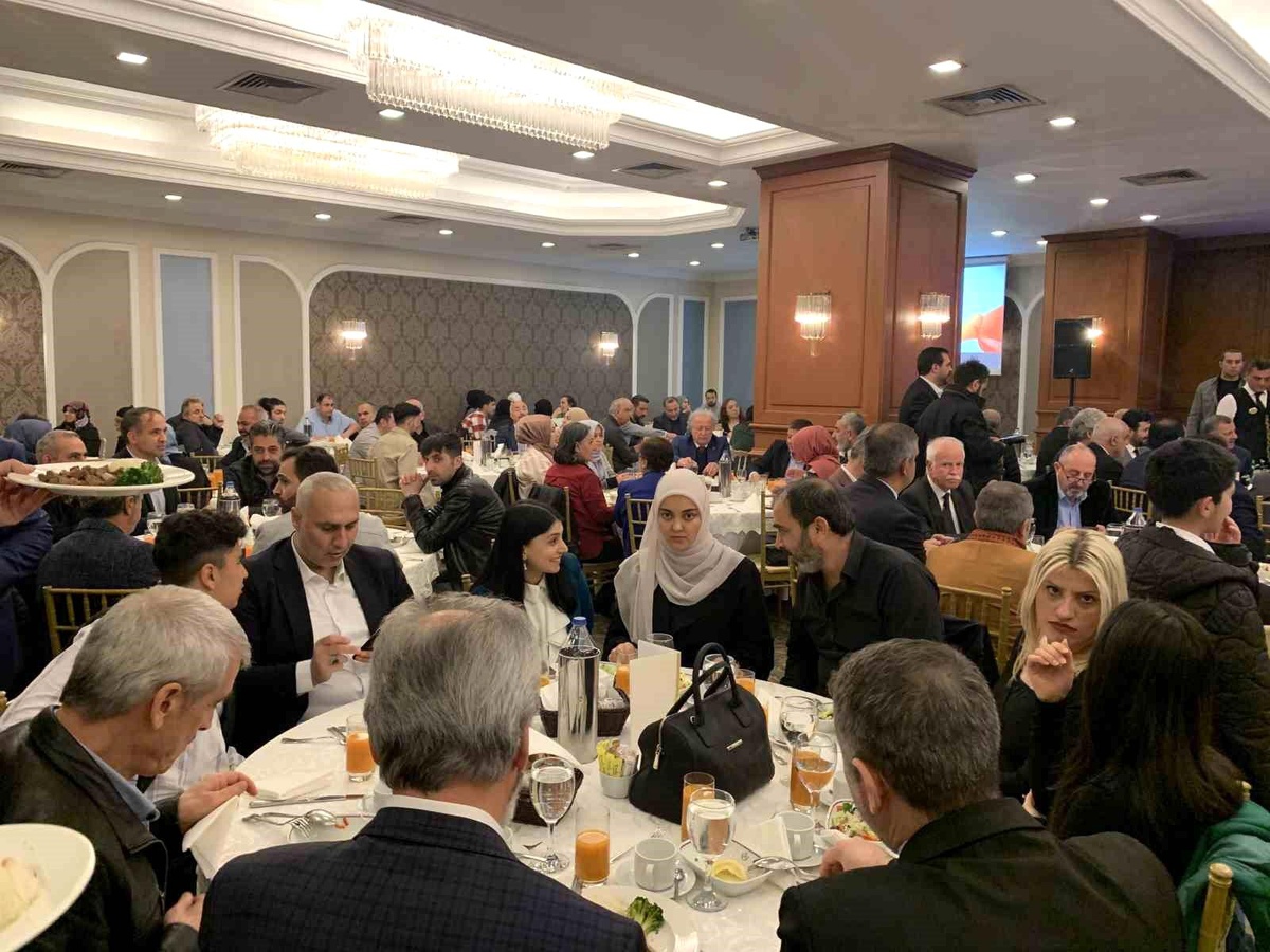 AK Parti Genel Başkanvekili Kurtulmuş: "Kim senin kara gözün için 300 milyar dolar verir?"