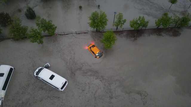 Ankara'da Otoyol Çöktü, Seyir Halindeki Otomobil Sulara Gömüldü