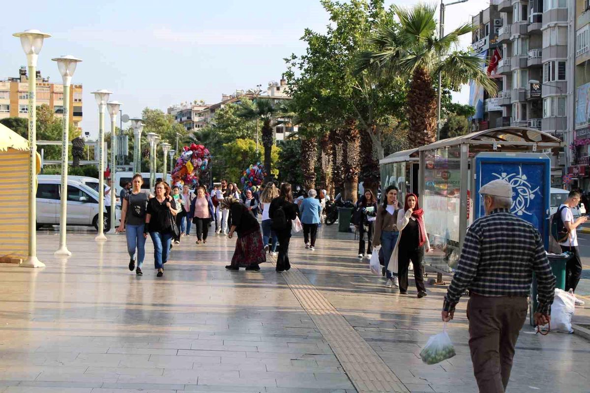 Aydın\'da Seçim Yasakları Başladı, Kent Meydanı Sessizliğe Büründü