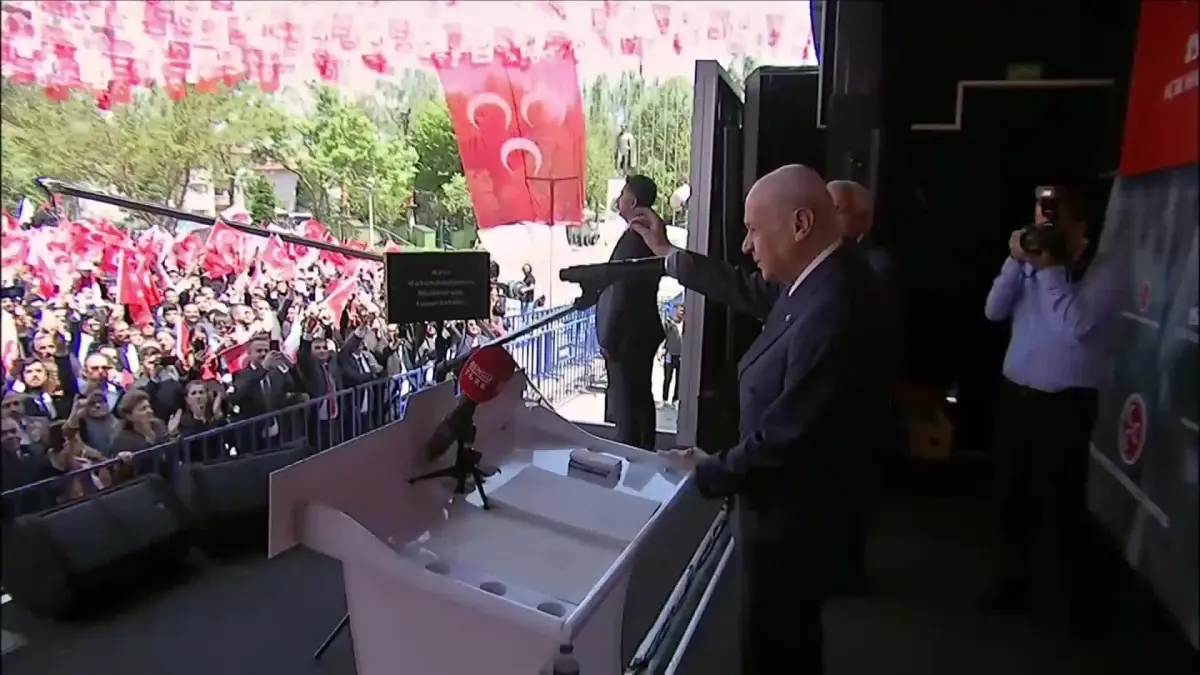 Bahçeli: \'Terörizmin Kürt kökenli kardeşlerimle ilişkilendirilmesi hakarettir\'