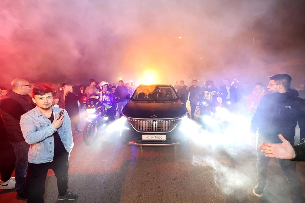 Sakarya Büyükşehir Belediye Başkanı Ekrem Yüce, TOGG ile ilçe ziyaretlerini tamamladı