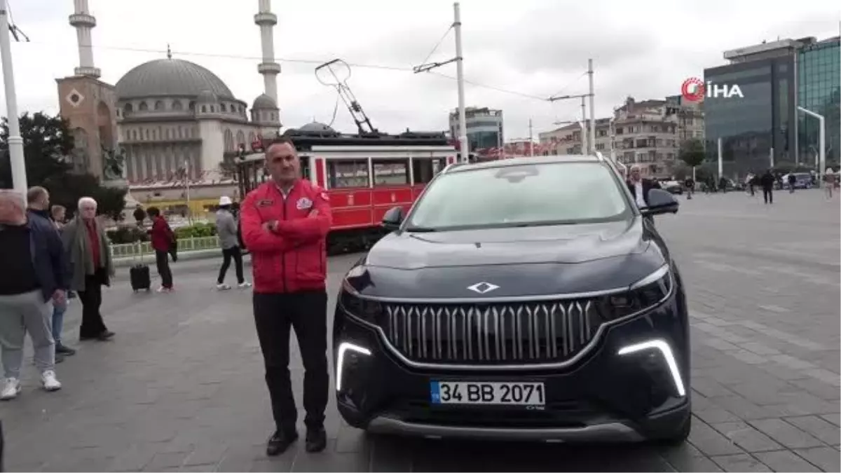 Beyoğlu Belediye Başkanı TOGG ile Taksim Meydanına geldi