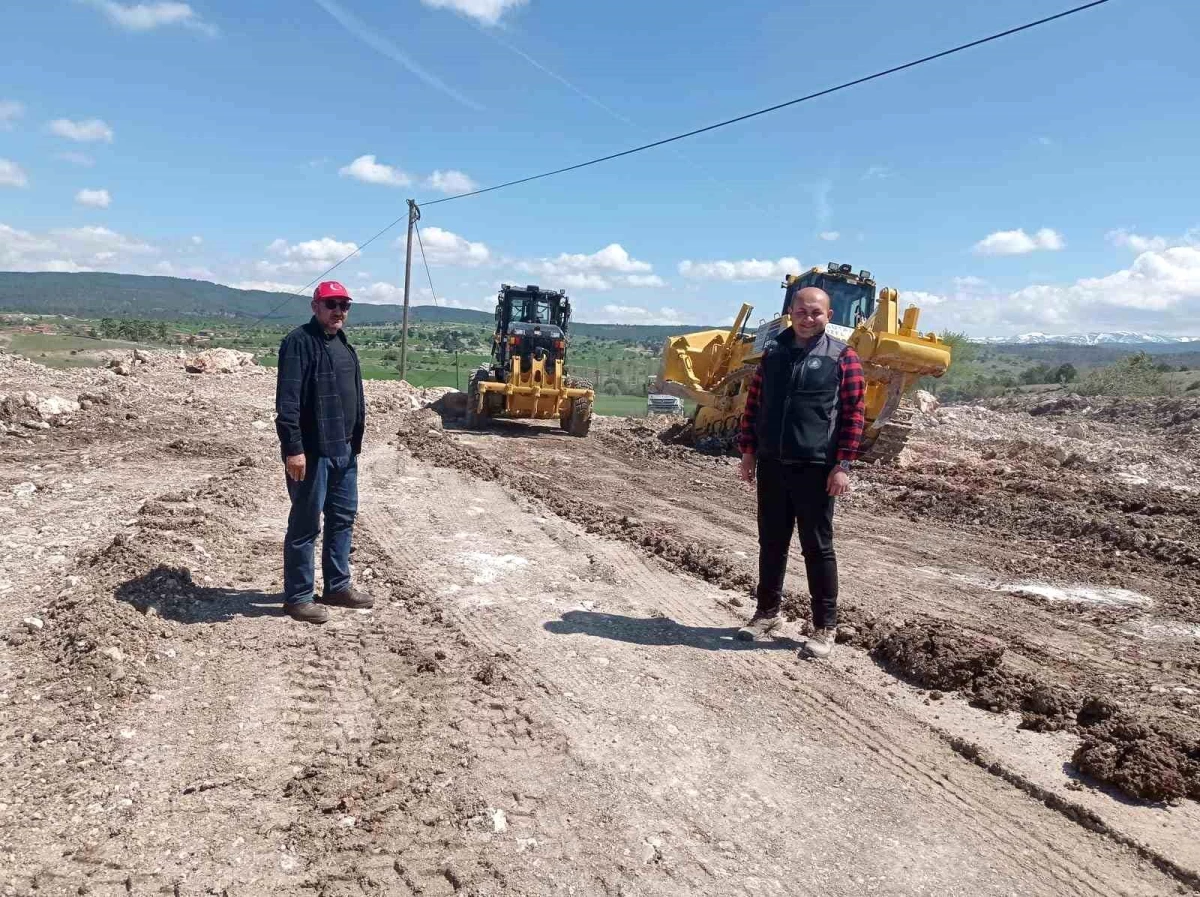 Kütahya Çavdarhisar\'da Yol Onarım ve Bakım Çalışması Başlatıldı