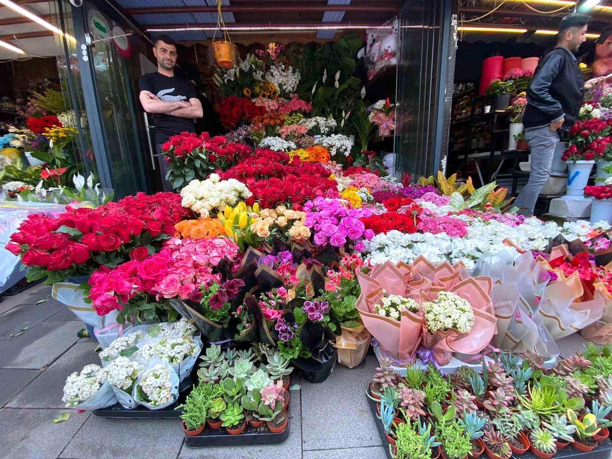 Kayseride Anneler Günü Yoğunluğu: Çiçekçilerde Yoğunluk Yaşanıyor
