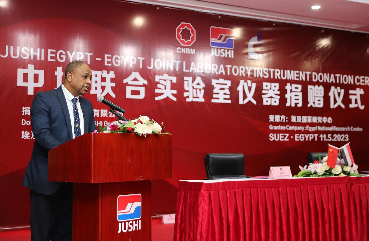 Çinli Jushi Group, Mısır Ulusal Araştırma Merkezine araştırma cihazı hediye etti