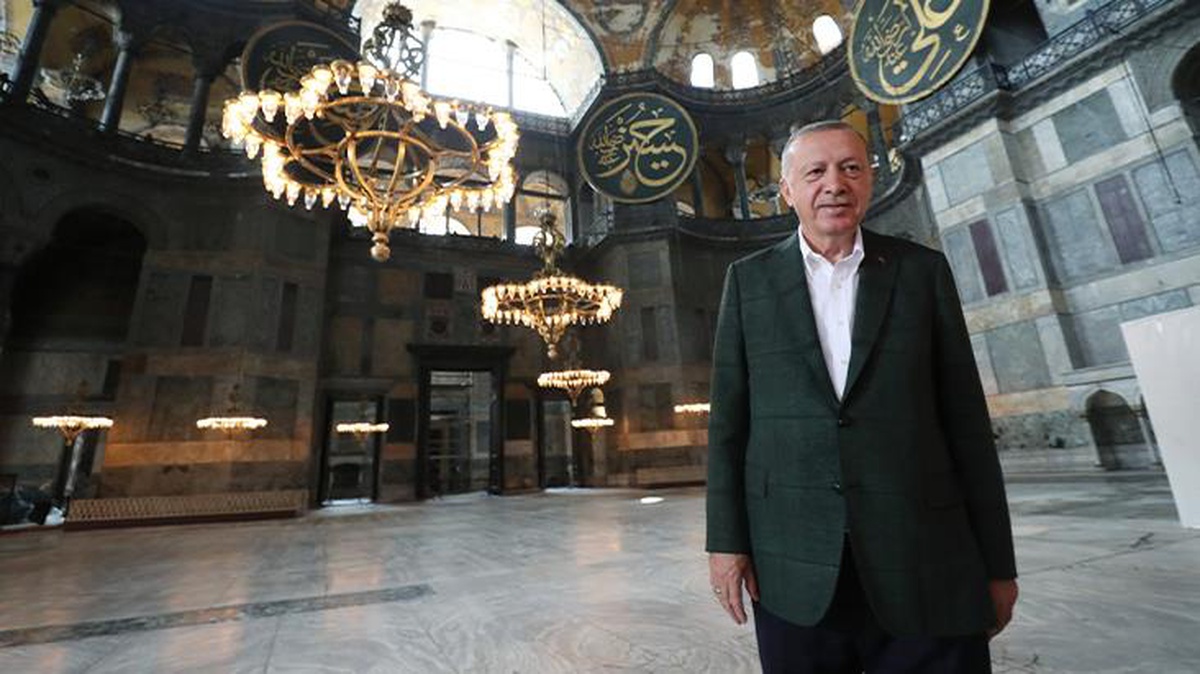 Cumhurbaşkanı Erdoğan seçim programını Ayasofya\'da akşam namazı ile sonlandırdı