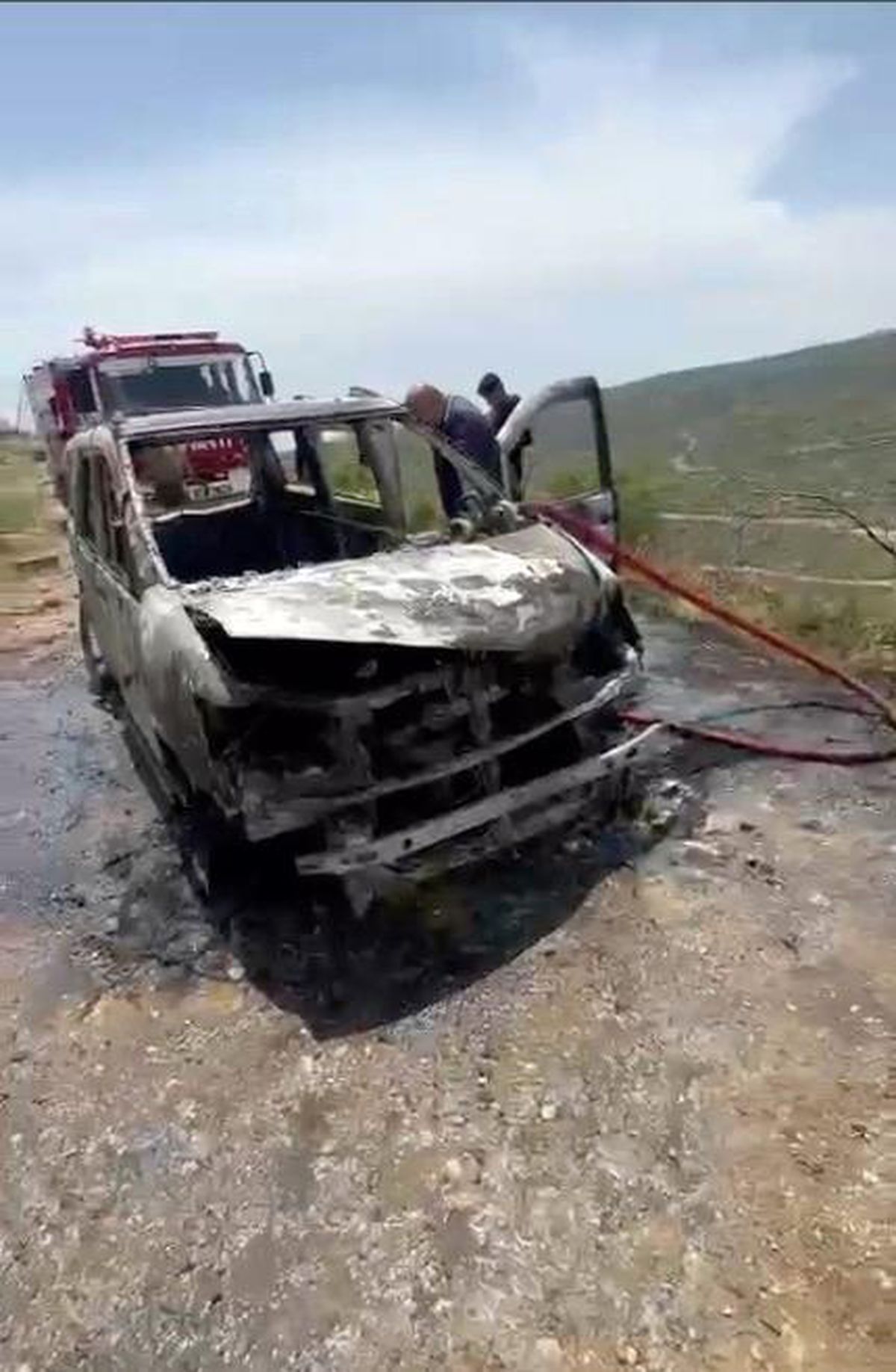 Manavgat\'ta Kaza: Hafif Ticari Araç Yanarak Kullanılamaz Hale Geldi