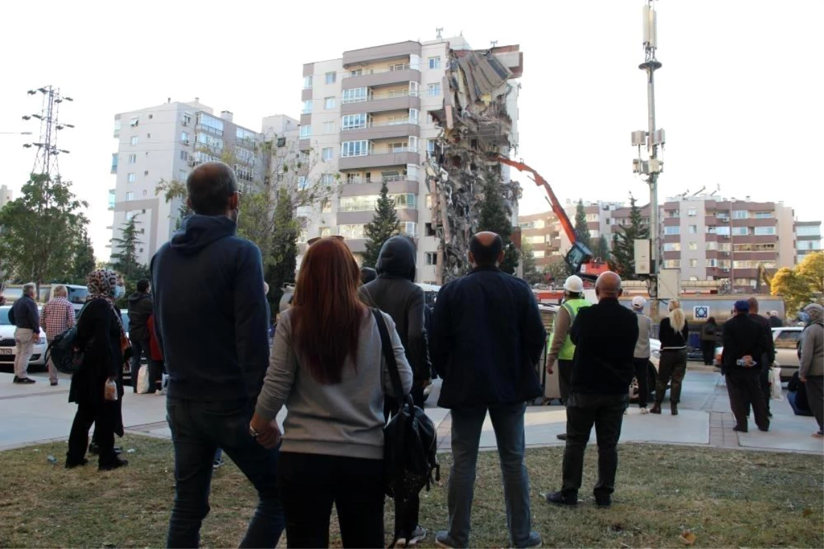 İzmir\'deki depremde yıkılan apartmanda görevi kötüye kullanma suçundan dava açıldı