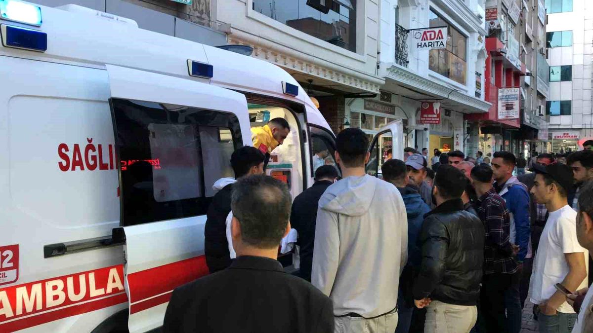 Elazığ\'da çay ocağı saldırısı: 2 kişi yaralandı