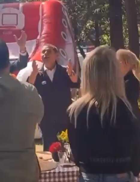 Görüntüler tepki çekti! Dursun Özbek alkış tutup Fenerbahçe aleyhine tezahürat yaptı